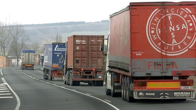 Italia exige las tres dosis a los camioneros de más de 50 años para hacer la carga