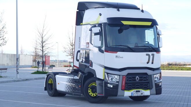 Al volante del Renault Trucks T 01 Racing: preparado para la carrera del consumo