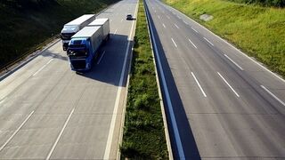 Los transportistas gallegos denuncian los atascos en la frontera portuguesa