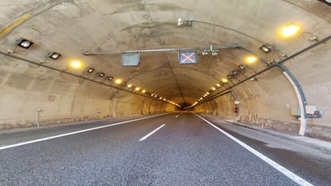 España inaugura su primer túnel inteligente conectado con los vehículos