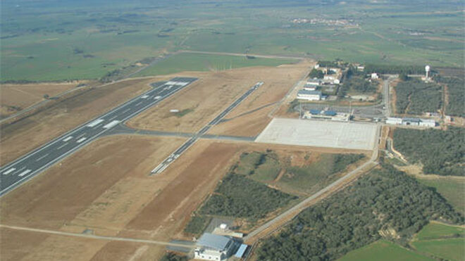 El Gobierno de Aragón estudia que el aeropuerto de Huesca pueda tener uso para mercancías