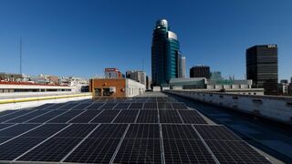 Mitma instala paneles solares en su sede de Madrid para abastecer su electrolinera