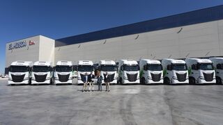 Iveco entrega 20 camiones de GNL a Transportes El Mosca