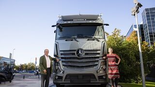 La directora ejecutiva de Mercedes-Benz Trucks visita el mercado español