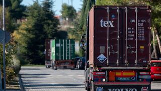 Marcha lenta de camiones en Madrid ante la situación del sector
