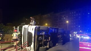 Un camionero que doblaba la tasa de alcohol vuelca en Logroño