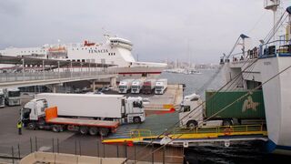 El transporte marítimo de mercancías peligrosas será un 70% más caro en Baleares este mes