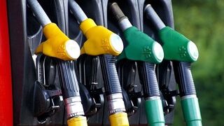 El precio de los combustibles sube un 36% en un año para los transportistas