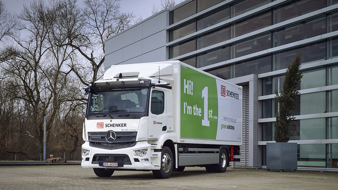 Mercedes Benz entrega sus primeros Actros eléctricos de serie a DB Schenker y Dachser