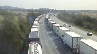 Froet avisa de la falta de camiones por el bloqueo en Reino Unido
