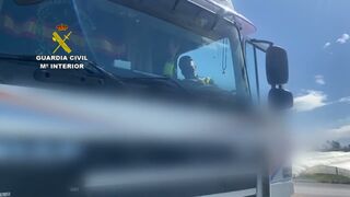 La manipulación del tacógrafo, captada en video por la Guardia Civil