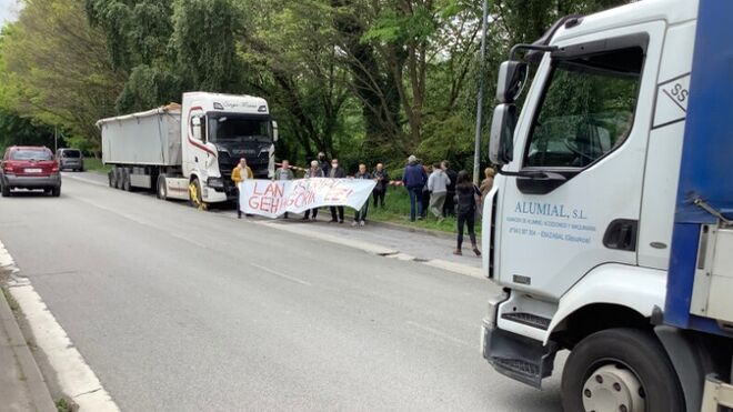 Los transportistas vascos se concentran este martes contra la precariedad laboral