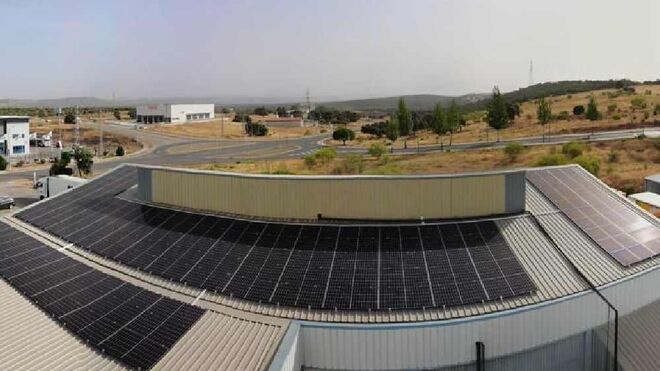 Narval instala placas fotovoltaicas en su sede de Jaén