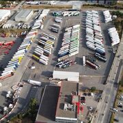 Las empresas TIIC y Padrosa construirán 46 estacionamientos para camiones