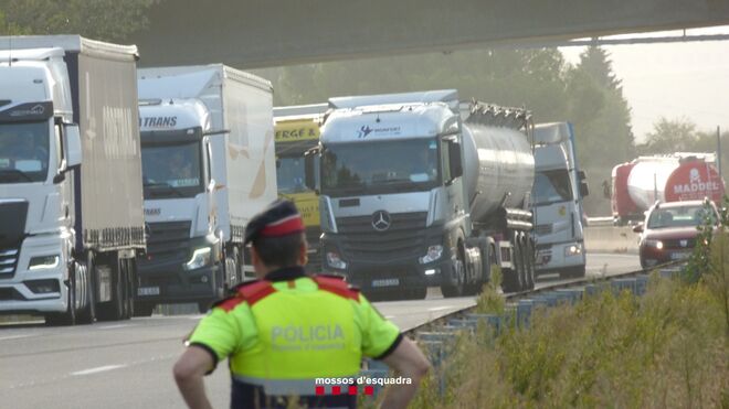 Más de la mitad de los camiones parados por los Mossos en un control se llevan una denuncia