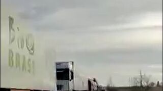 Colas interminables de camiones en la frontera entre Rumanía y Ucrania