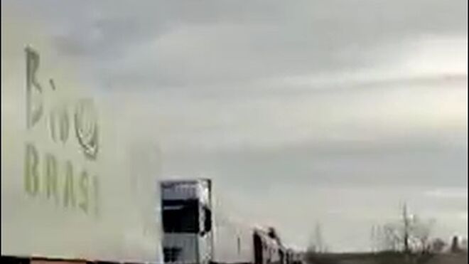 Colas interminables de camiones en la frontera entre Rumanía y Ucrania
