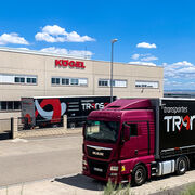 Transova incorpora a su flota cinco vehículos Kögel Cargo