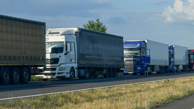 IRU pide a Bruselas que priorice los camiones TIR para aliviar las colas en la frontera con Ucrania