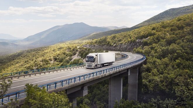Volvo repite como líder del mercado español de tractoras