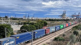 El ferrocarril gana peso en el Puerto de Valencia: 13 trenes al día en 2022