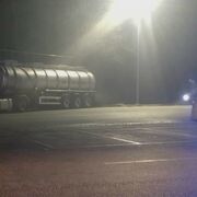 Una fuga de ácido de un camión obliga a desalojar seis horas una gasolinera cántabra