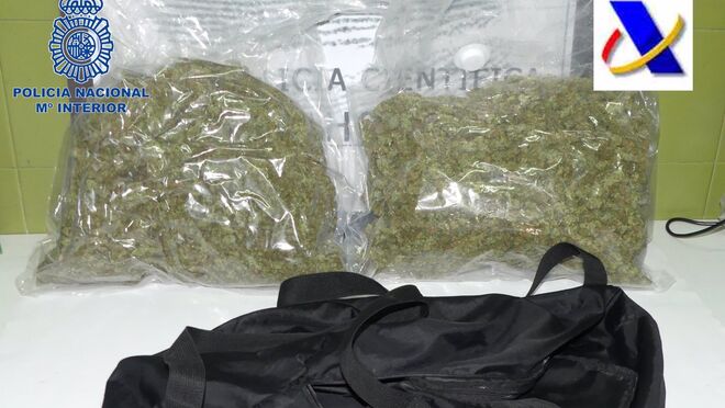 Dos detenidos al intentar entrar en Menorca con un camión con dos kilos de marihuana