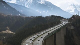 IRU denuncia que Austria crea retenciones de 70 kilómetros en la frontera italiana