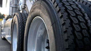 Europa se plantea retirar los aranceles a la importación de neumáticos chinos de camión