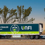 UNFI presenta sus camiones y remolques frigoríficos eléctricos para sus rutas en el sur de California