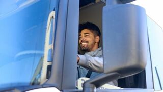 El Parlamento Europeo se encamina a permitir la conducción de un camión con 17 años