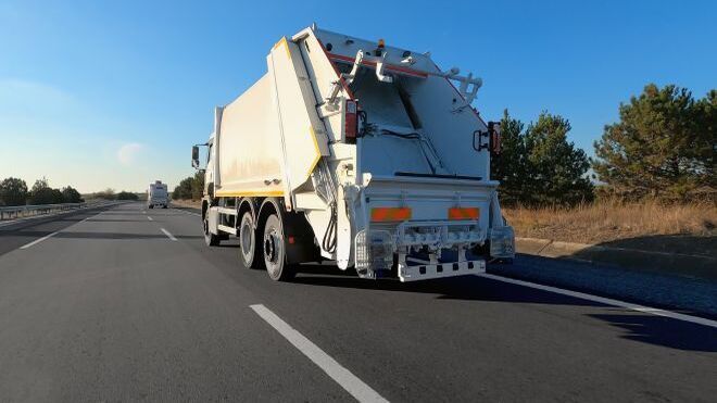 Uno de cada tres camiones franceses que llega a España transporta basura