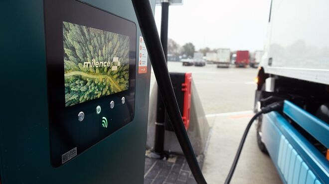 DKV Mobility se asocia con Milence para contar con 1.700 puntos de recarga eléctrica en 2027