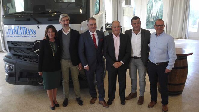 Mercedes-Benz Trucks entrega el primer eActros "firmado" en España