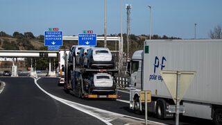 Transportes flexibiliza las horas de conducción de los transportistas afectados por el conflicto en Francia