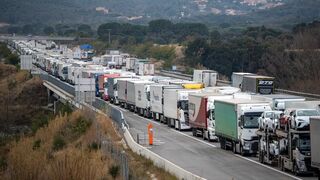 Agricultores portugueses cortan varios accesos con Extremadura, mientras persisten los bloqueos con Francia