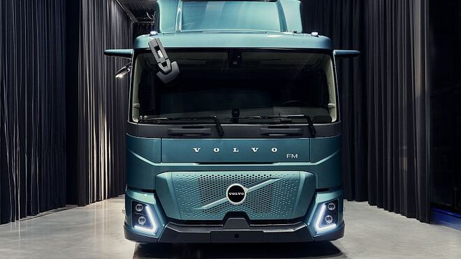 Volvo presenta un FM de piso bajo de propulsión exclusivamente eléctrica