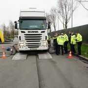 La policía detecta alguna infracción en uno de cada tres camiones en Europa