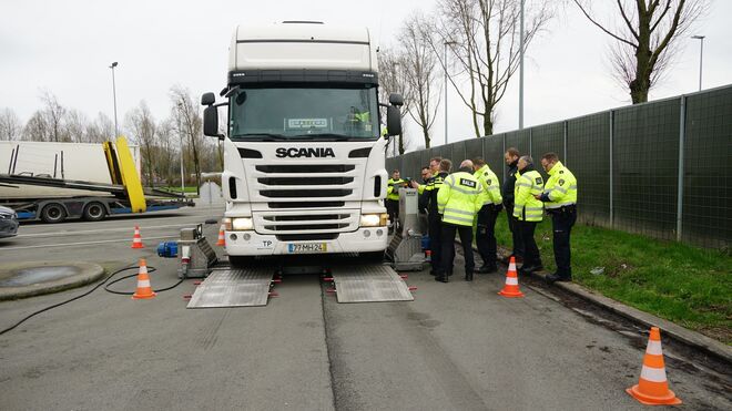 La policía detecta alguna infracción en uno de cada tres camiones en Europa