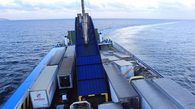El Supremo resuelve que las horas que un camionero pasa en un ferry no son descanso, aunque esté en un camarote